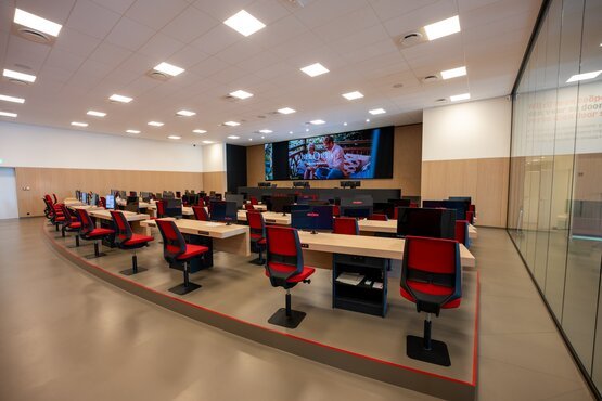 Overview of the new auction hall with LED wall displaying a brand message